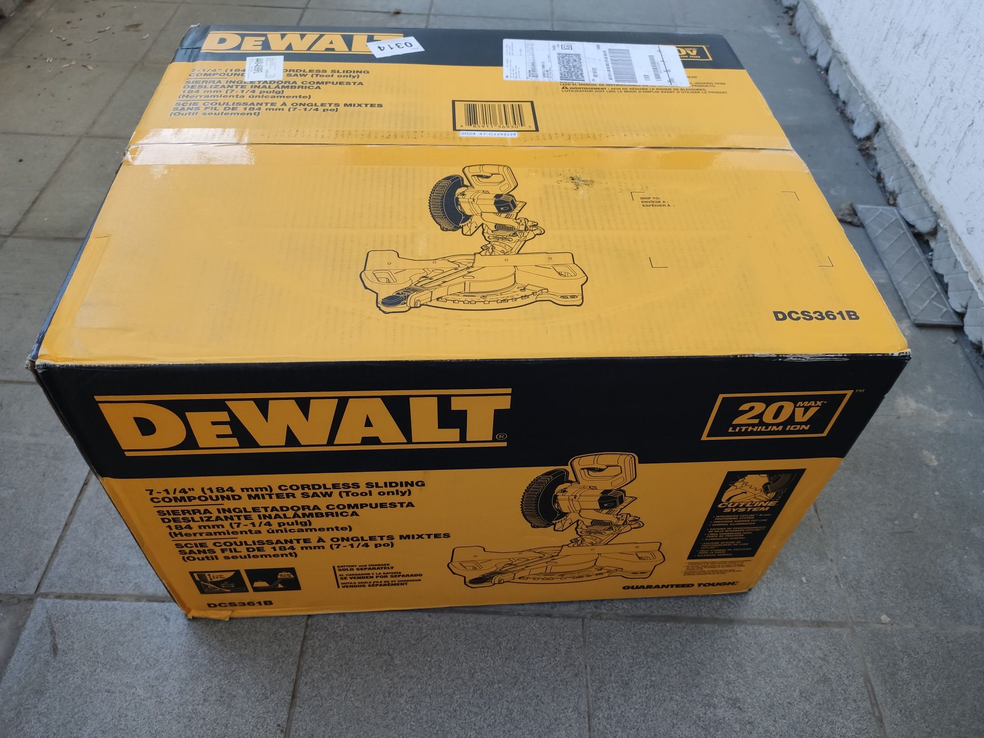 DeWALT DCS361b XR 20Vmax акумуляторна розсувна торцювальна пилка 184мм