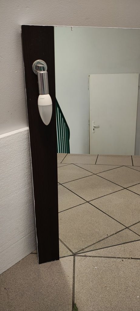 Lustro łazienkowe z oświetleniem