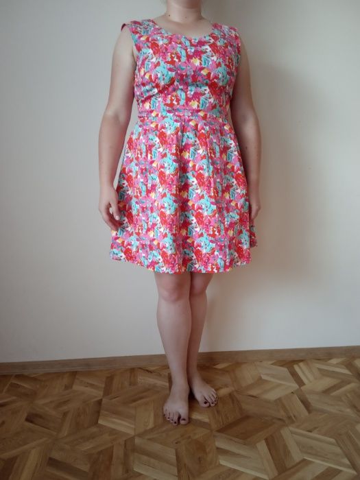 Sukienka w kwiaty Reserved rozm. 42