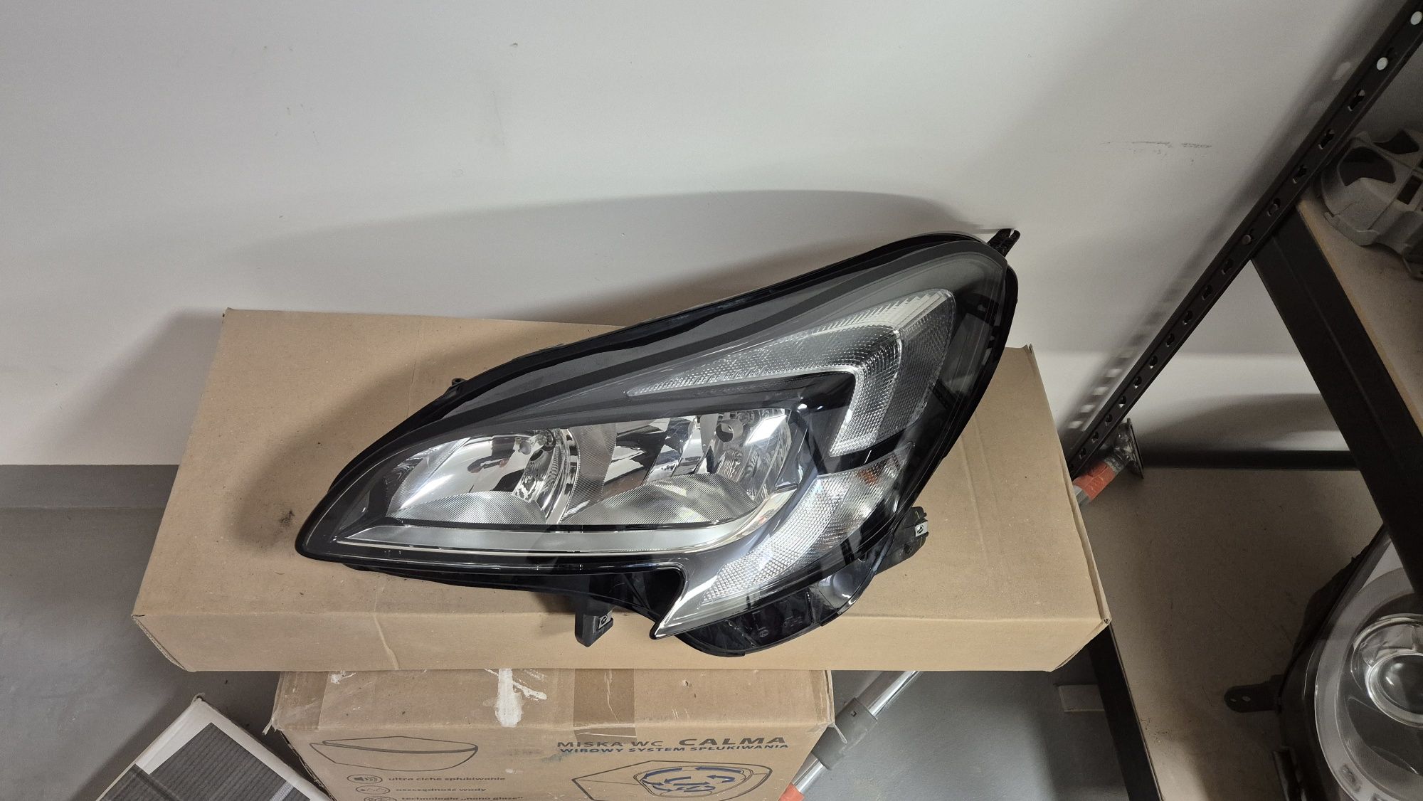 Lampa przednia lewa OPEL CORSA E z ledem