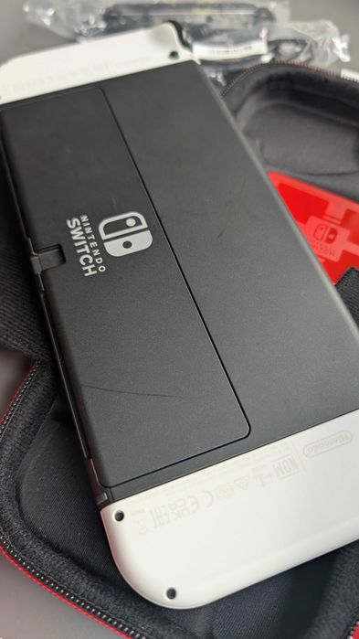 Nintendo Switch OLED 64GB + etui + szkło ochronne, pełny zestaw