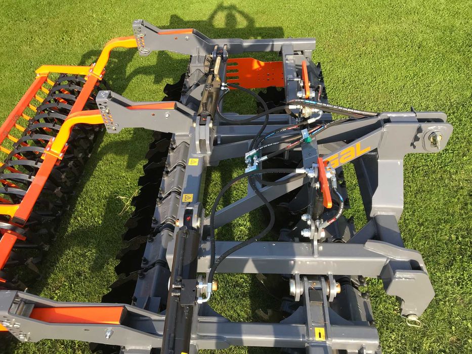 Brona talerzowa MANDAM GAL-C 4,0 H , Wał daszkowy V-ring 600 mm