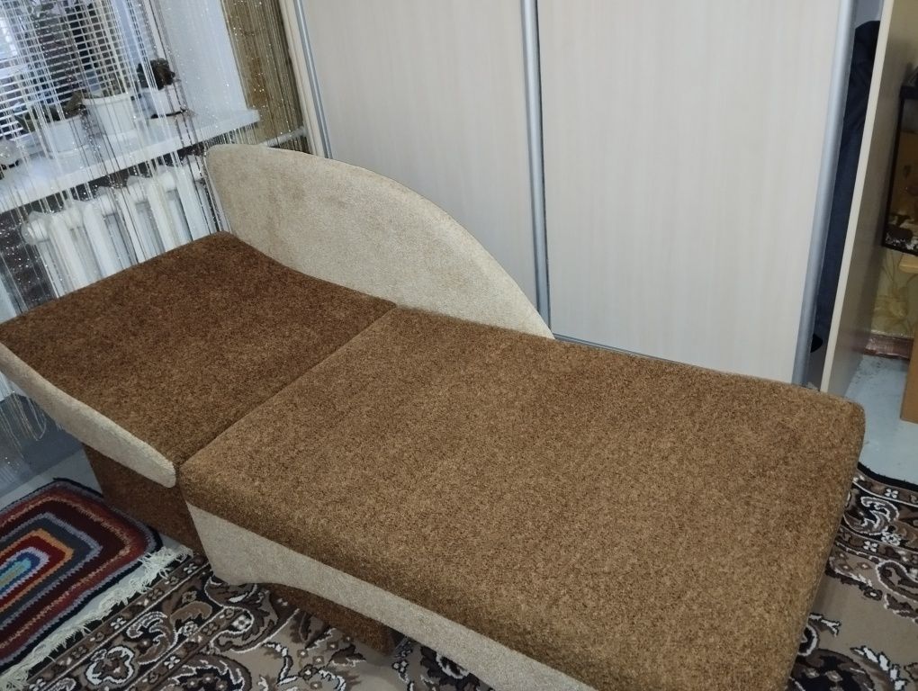 Продам диван в гарному стані