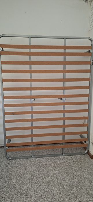 Colchão com estrado e pés