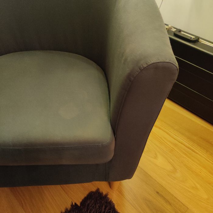 Poltrona IKEA TULLSTA
Poltrona, 
Largura da mesa: 48 cm

Altura da me