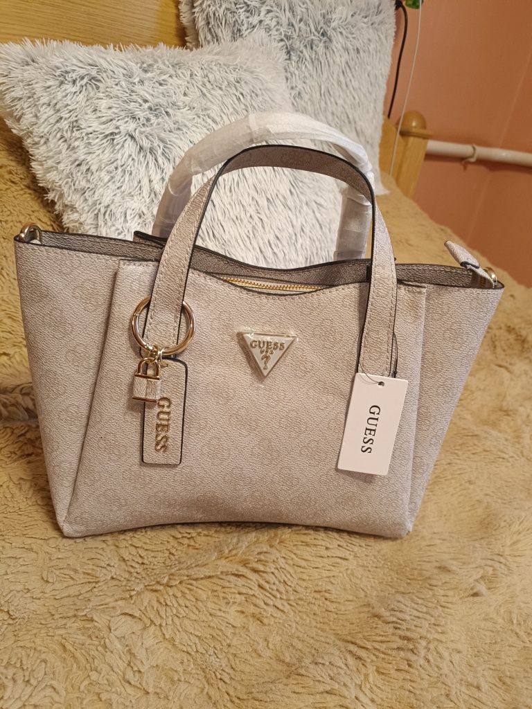Оригінальна сумочка Guess