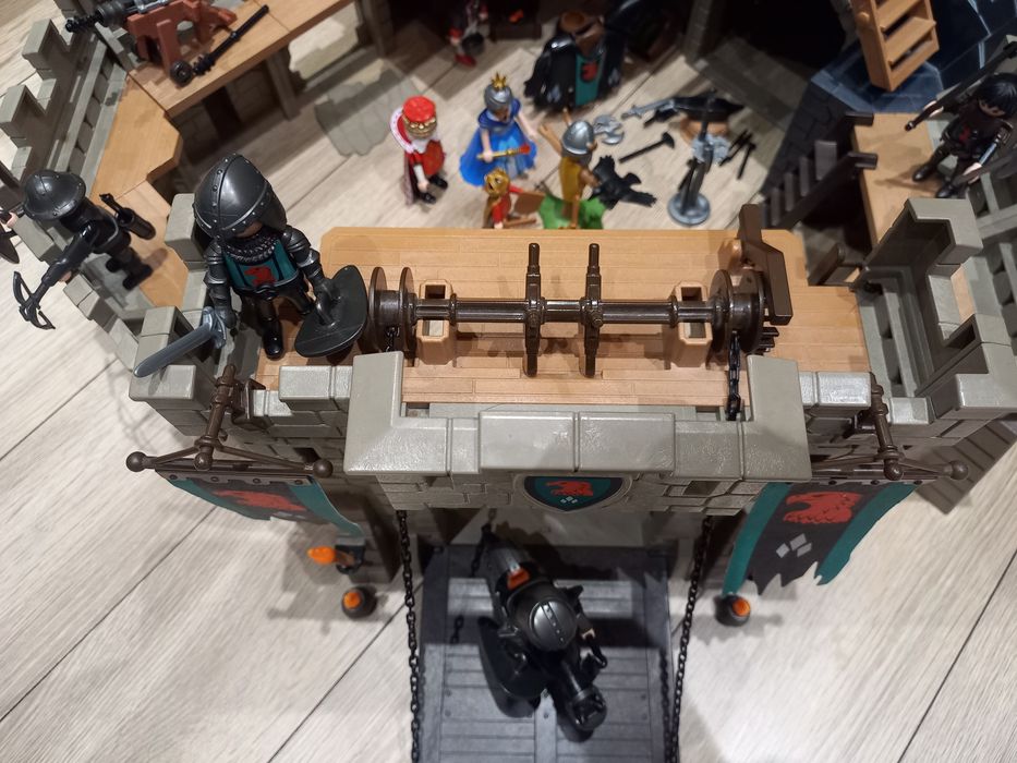 Playmobil Rycerze Zamek Zbójców 4866 + rodzina królewska + 4 figurki