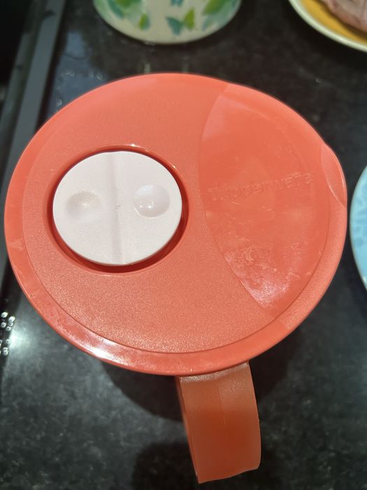 Copo tupperware coral queijeira ralador