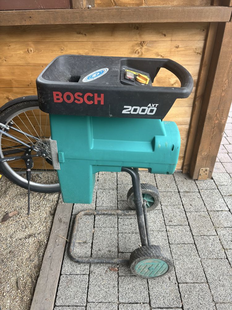 Rozdrabniacz do gałęzi BOSCH 2000 AXT