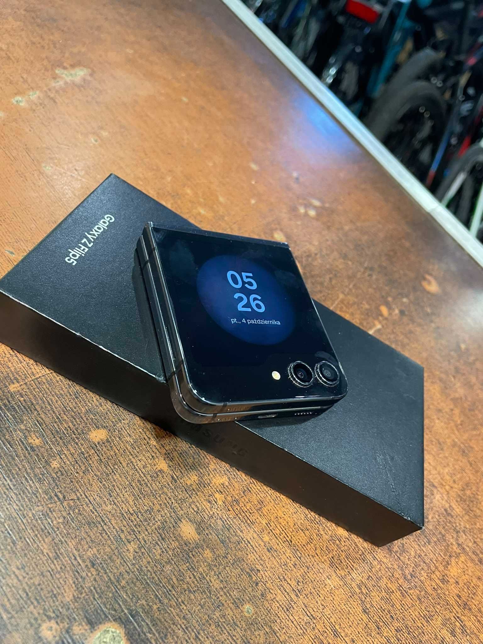 Smartfon SAMSUNG Galaxy Z Flip 5 8/256GB 5G