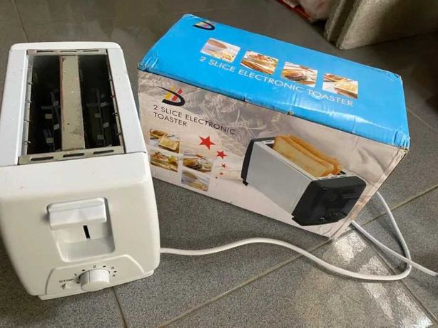 Мощный тостер на 750 Вт на 2 отделения и 7 уровней прожарки хлеба
