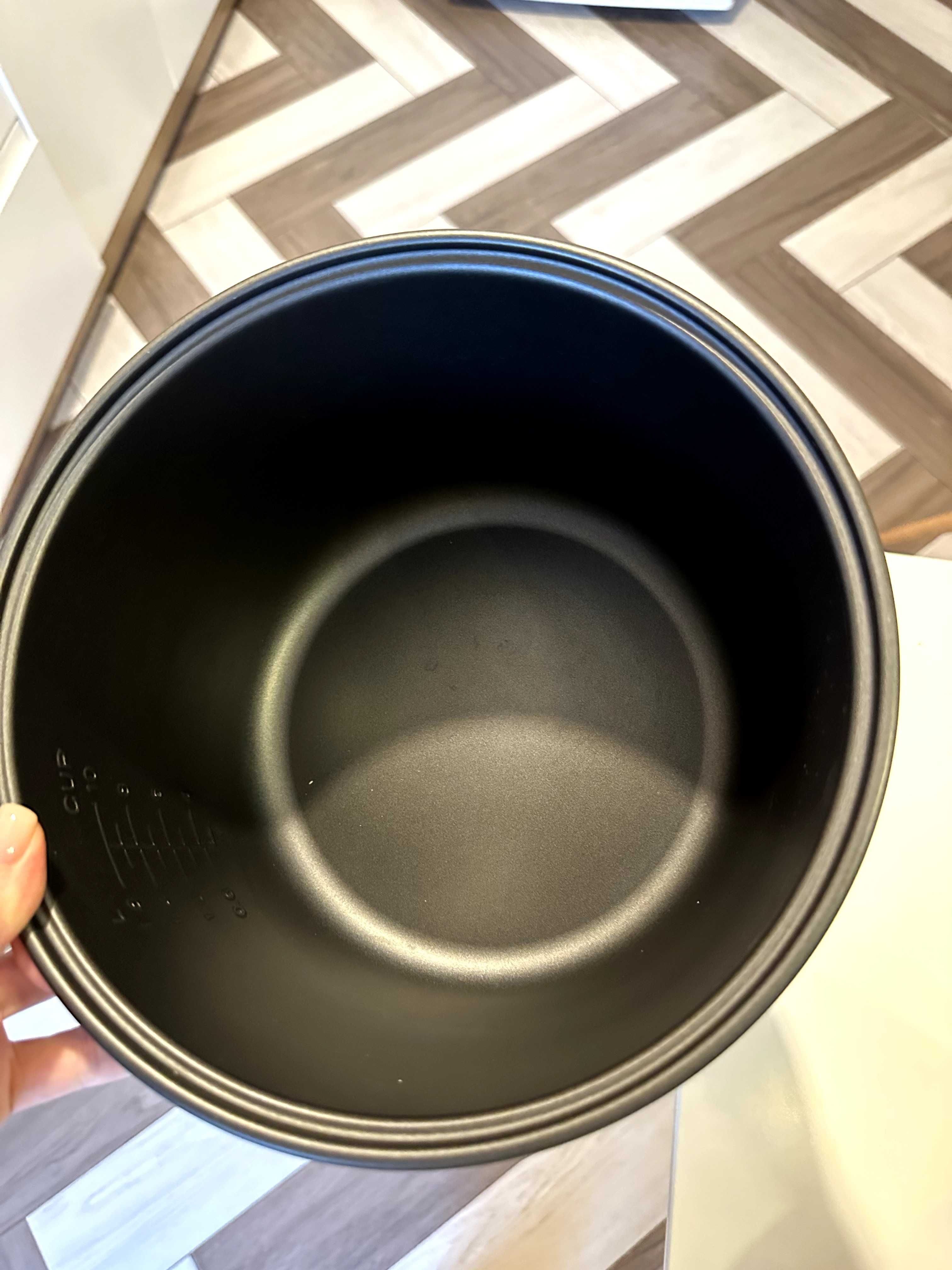 Мультиварка ROTEX RMC507-B — 5 л, 900 Вт, 14 програм