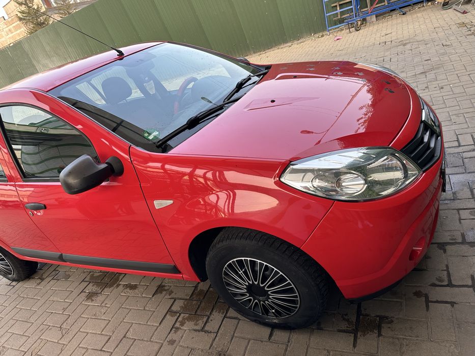 Продам автомобіль Дачія Сандеро