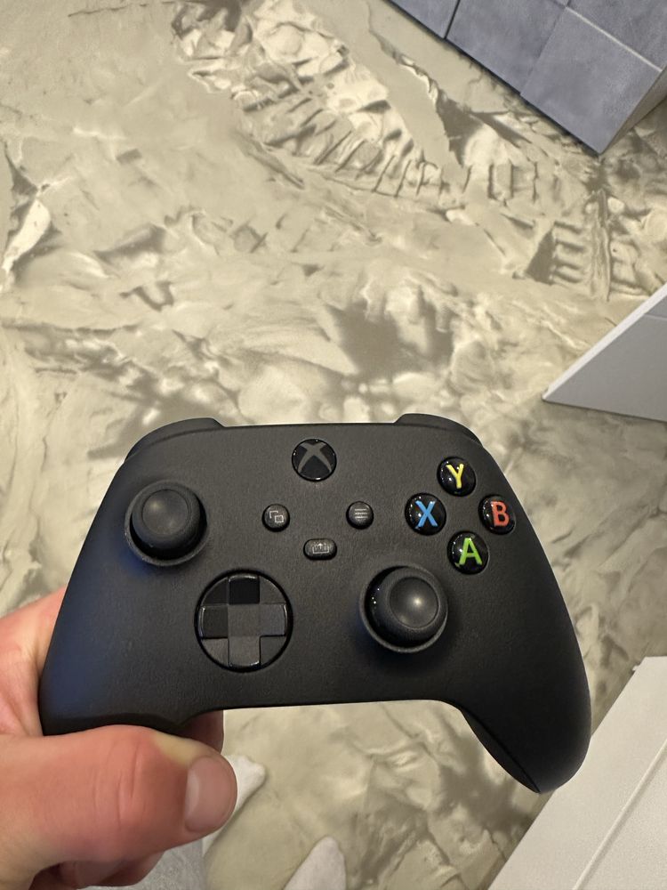 Xbox series x prawie jak nowy brak rys i sladów uzytkowania.