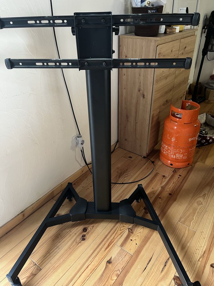 Suporte com rodas para TV