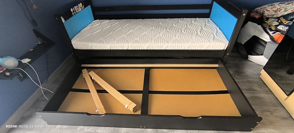 Łóżko czarne 190x85x74 GRATIS MATERAC