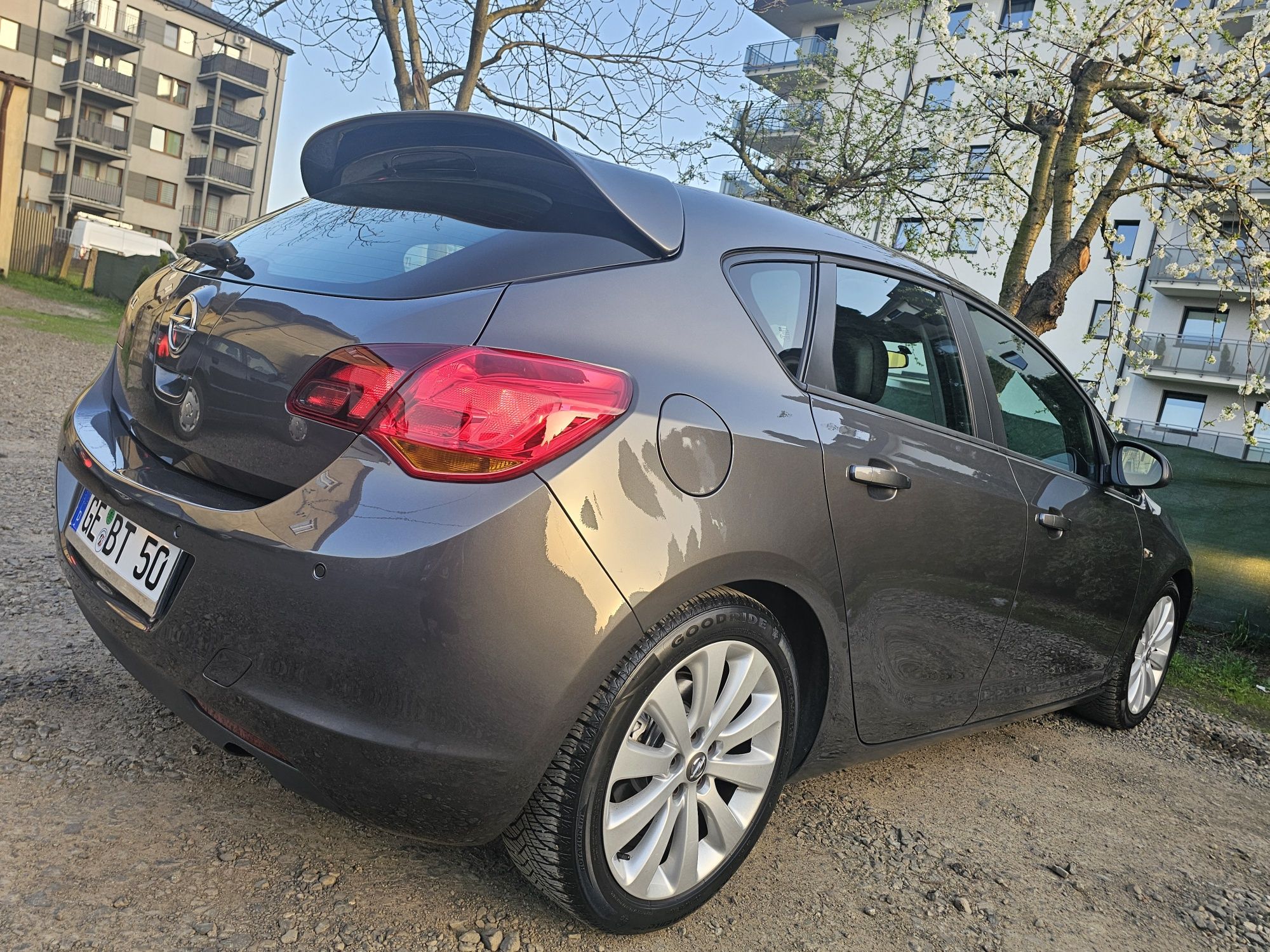 Opel Astra J 1.6 benzynka_160.oookm_Udokumentowane