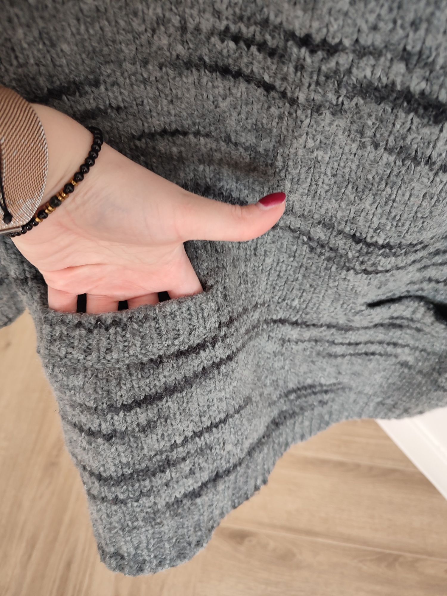 Sweter damski z wełną, r. S/36. Szary sweter