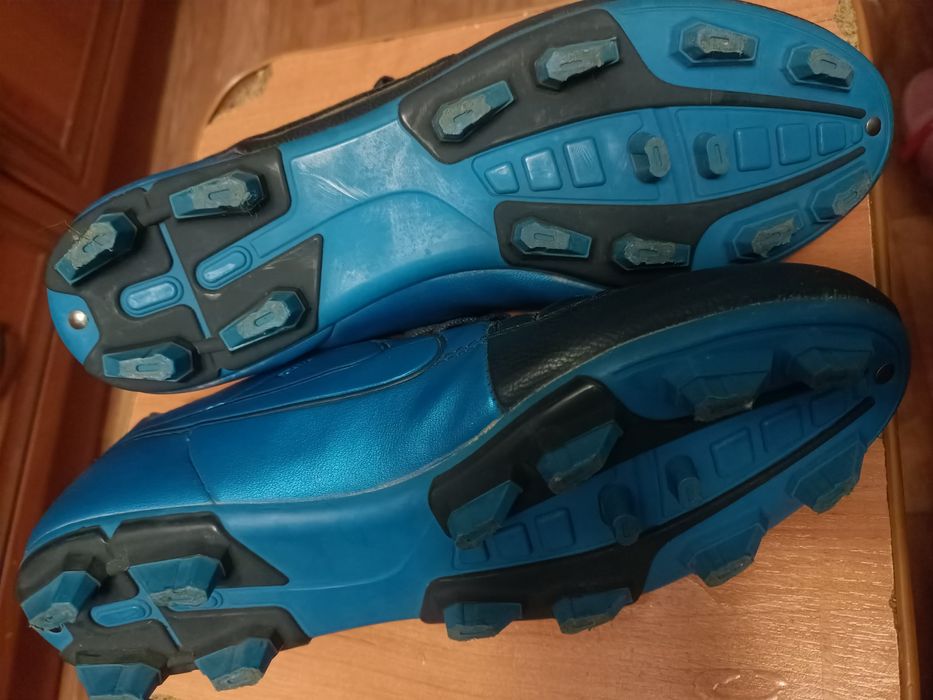 Продам бутси NIKE  р. 40,  р. 38