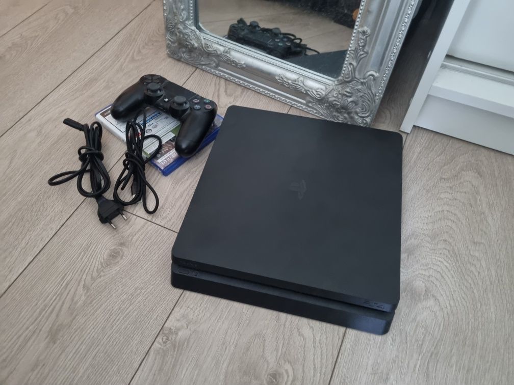 Konsola Playstation Ps 4 slim 500 + gra