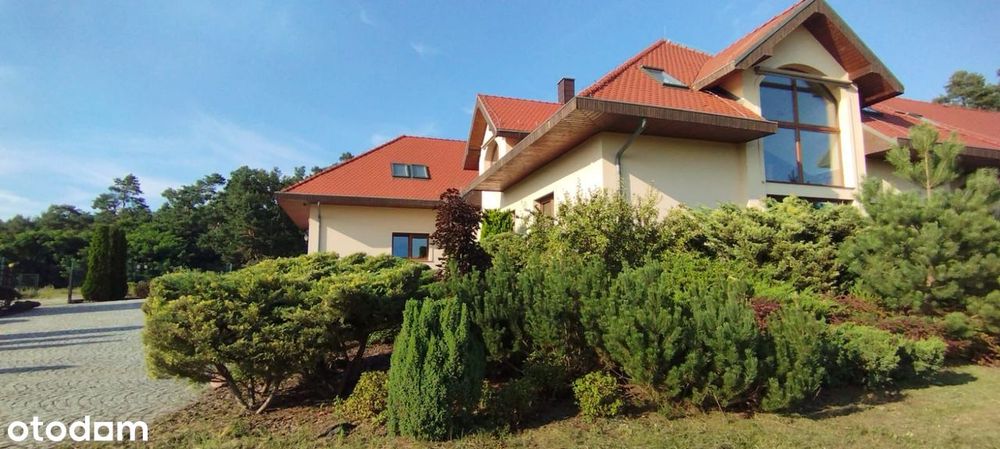 Luksusowy dom z basenem, fotowoltaiką oraz otoczeniem lasu– Kadłub