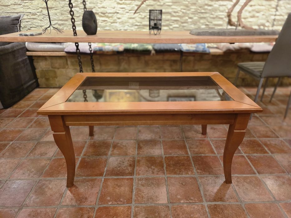 Stół drewniany ze szkłem w ramie