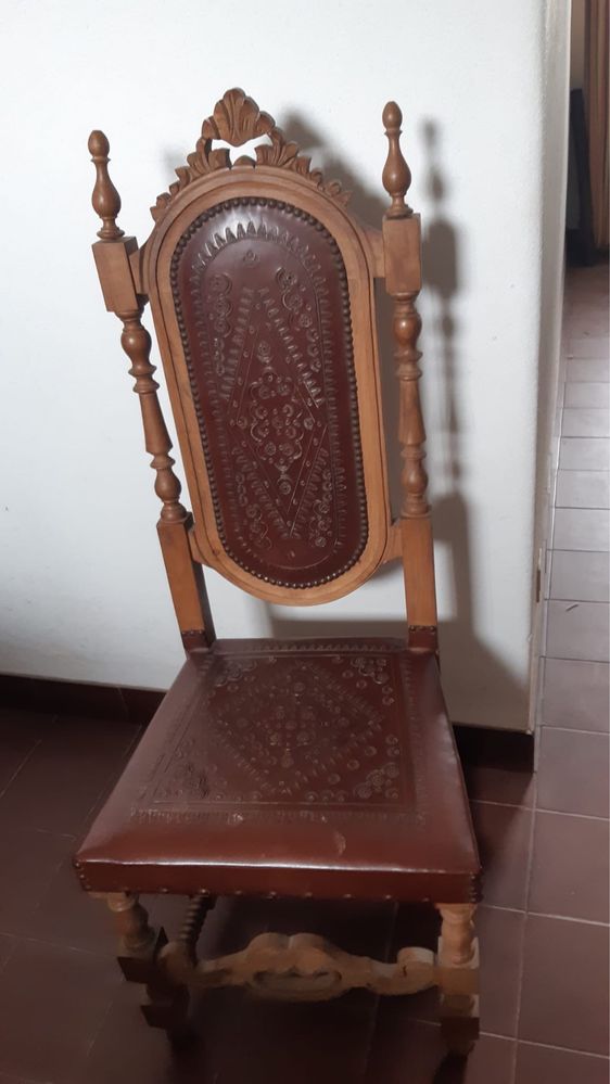 Cadeiras de madeira maciça