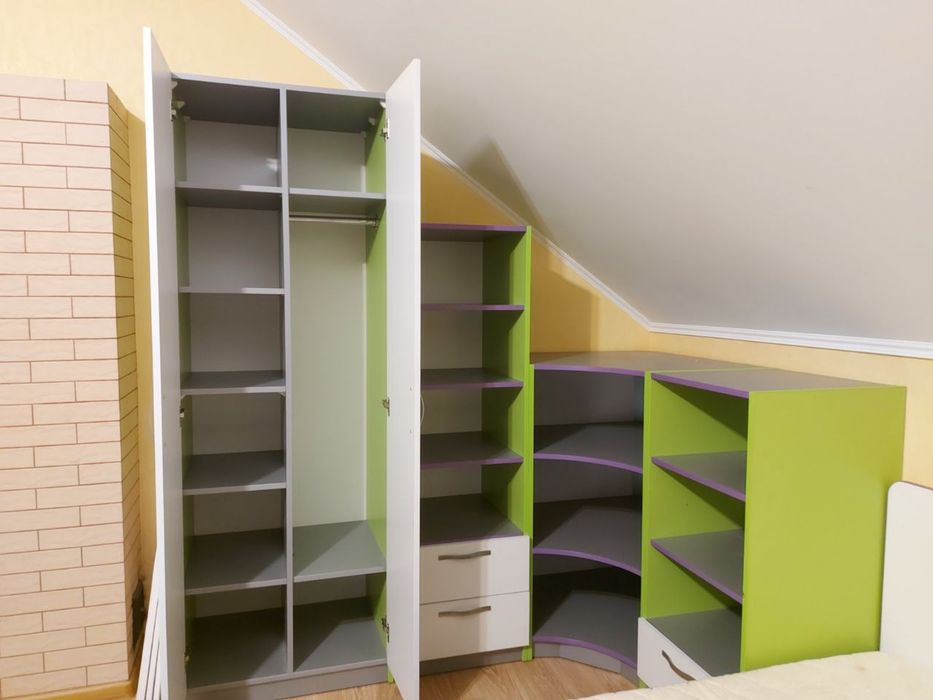 Меблі та ліжко з матрасом в дитячу кімнату б/у