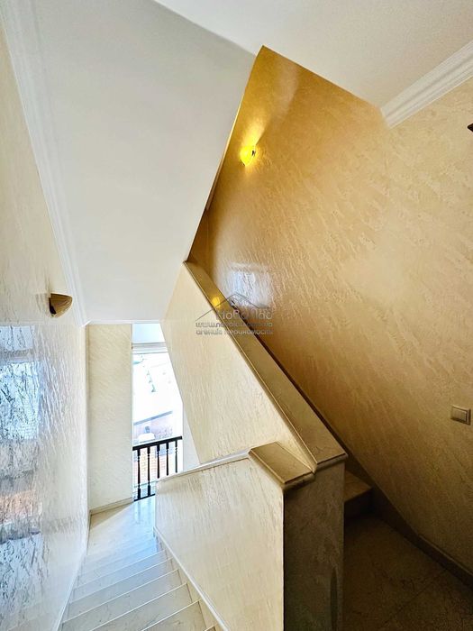 Ексклюзив! Будинок 380 м2 з басейном, 7 соток, Святошино HN