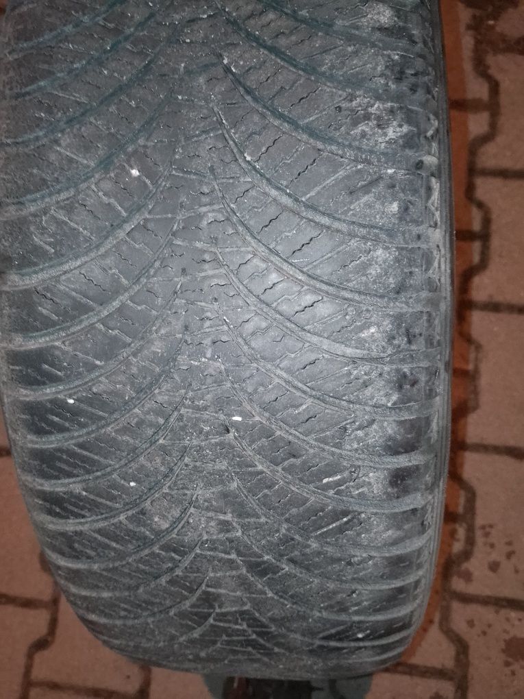 Sprzedam 2 opony wielosezonowe 205/50 R17