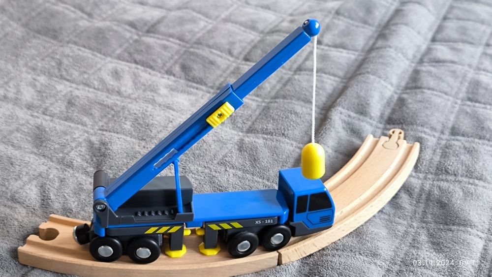 Машинка для деревянной железной дороги