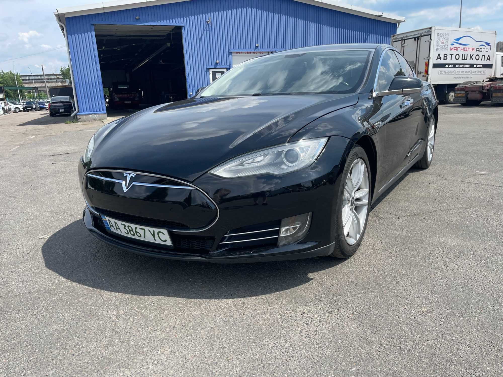 Продам Tesla S 2014 рік