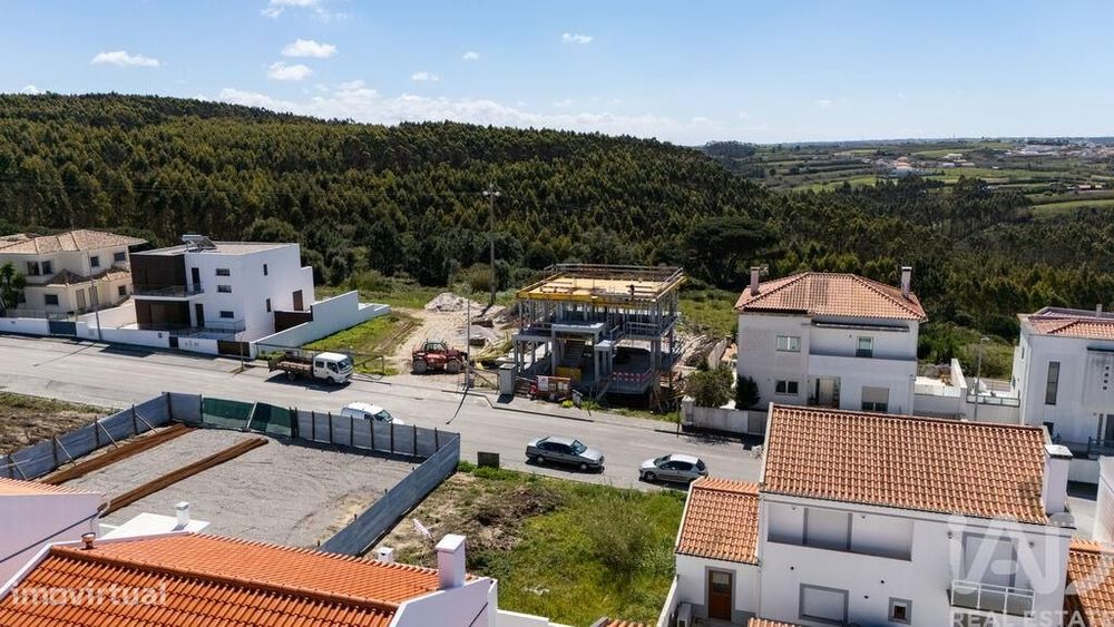 Casa / Villa T4 em Atouguia da Baleia de 251,00 m2
