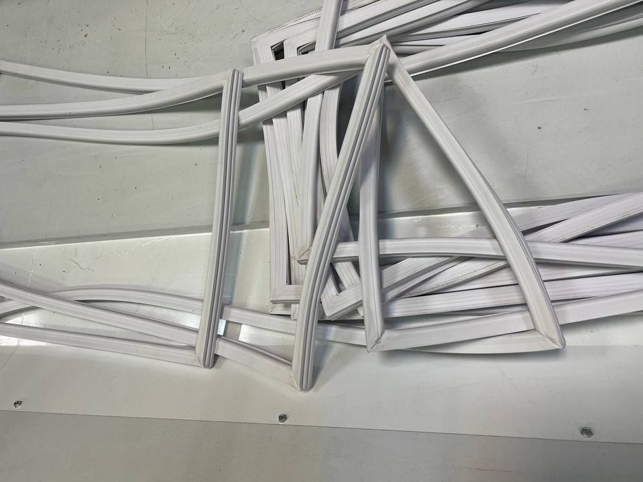 Уплотнители в хол.одильники бытовые и пром