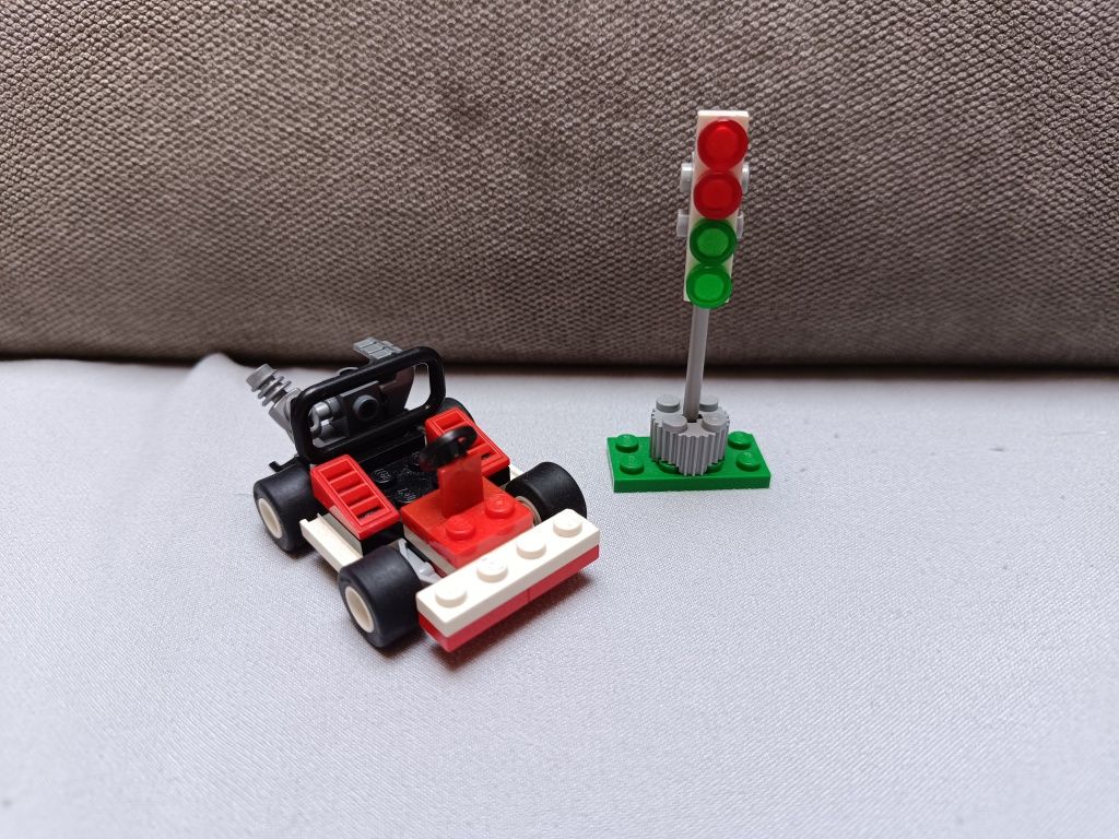 Zestaw klocków LEGO city 30314 wyścigowy gokart