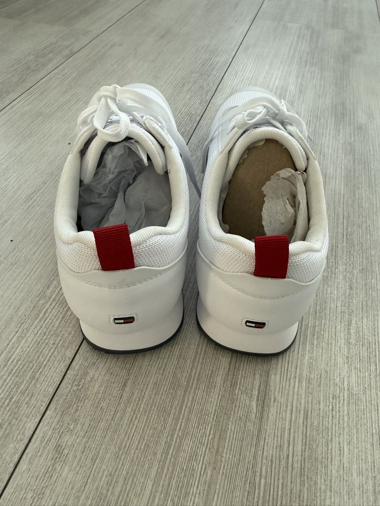 Nowe buty męskie Tommy Hilfiger, białe, rozm. 42