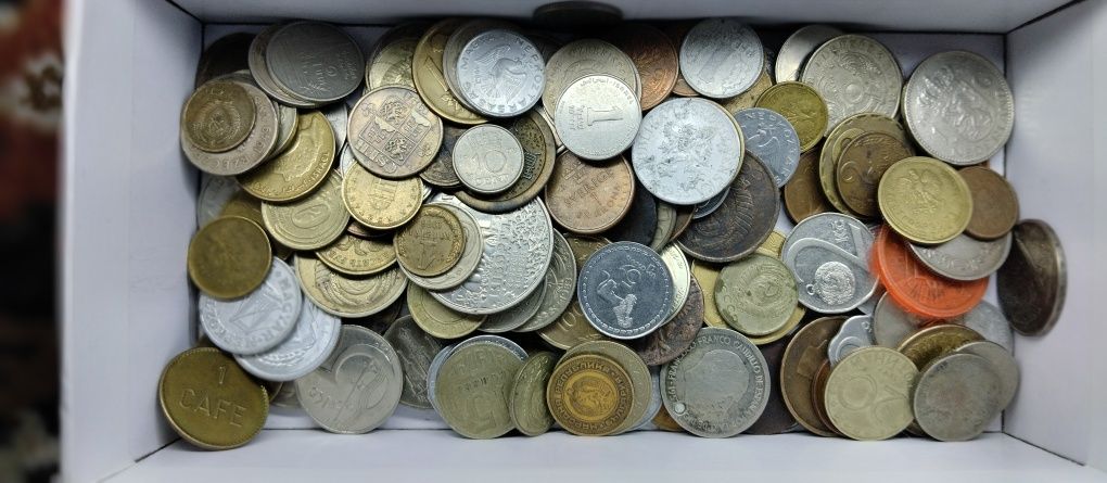 Куча иностранных монет 160 шт