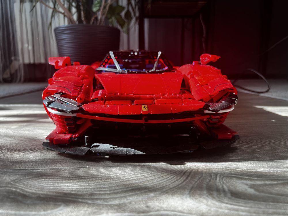 Lego technic Ferrari Daytona SP3 зібраний/розібраний