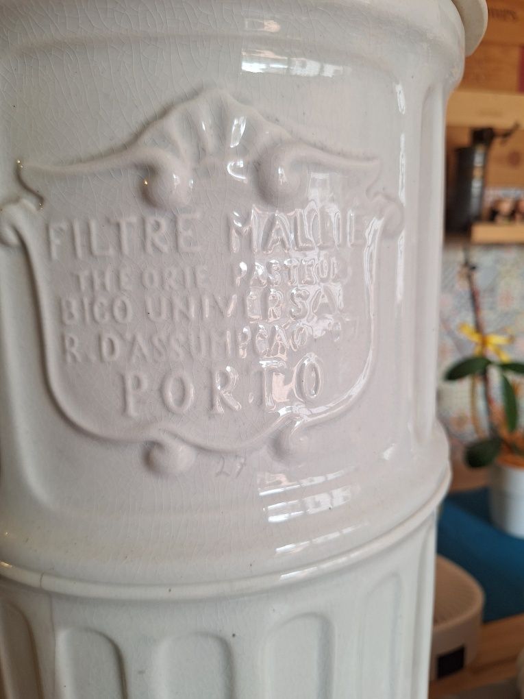 Filtrador de água antigo de farmácia