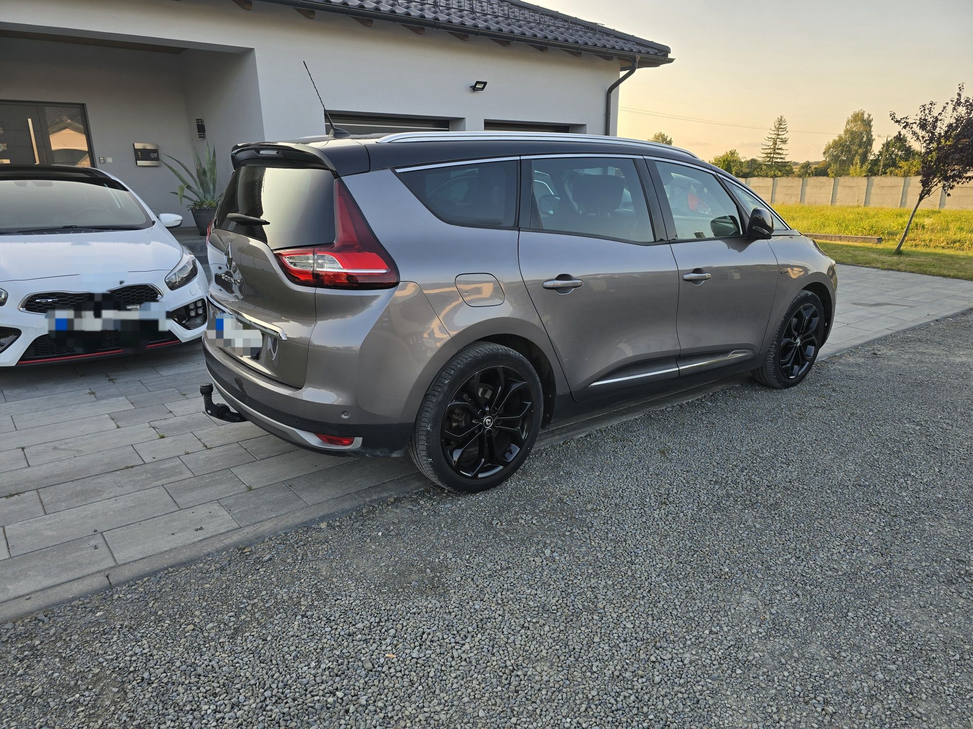 Renault Grand Scenic Black Edition 1.33 tce 160kM, jedynie 52 tkm.