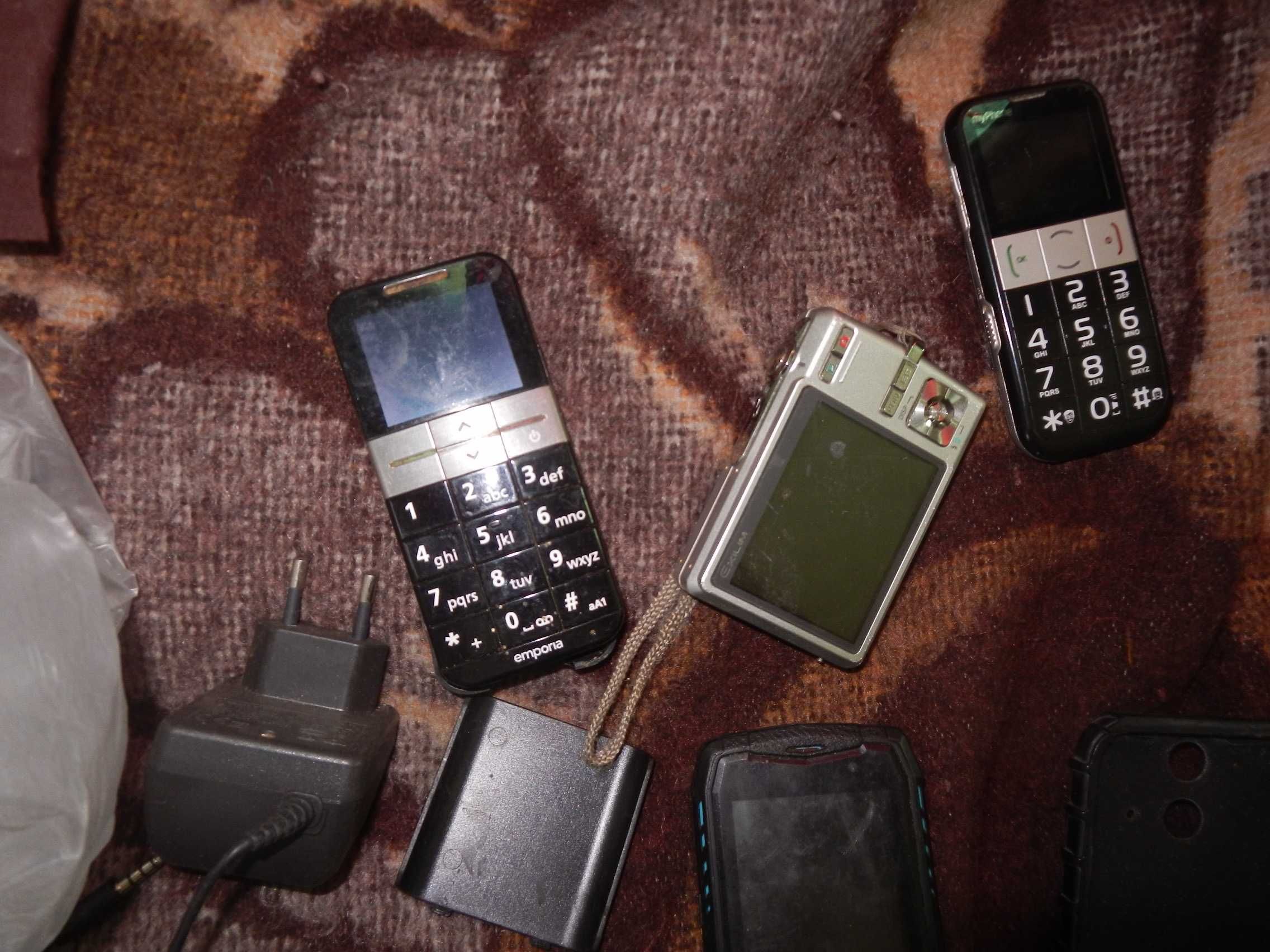 Wyprzedaż->zestaw telefonów komórkowych plus inne nawigacja iakcesoria
