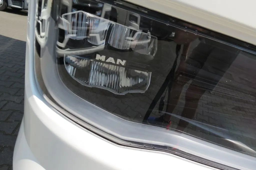 MAN TGX TG3 18.470 GX MEGA LEDY WAGA MODEL 2023 GWARANCJA FABRYCZNA DO 12/2025  zbiorniki 2x 480 l, blenda, lodówka, subwoofer, światła LED