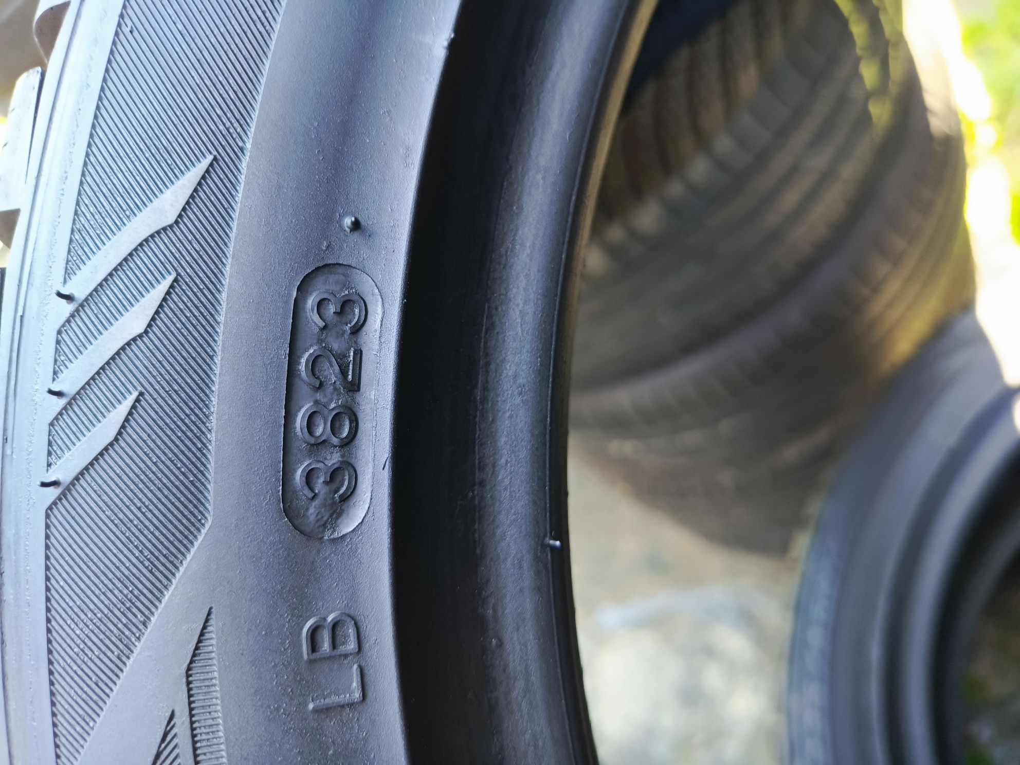 Sprzedam bardzo ładne opony 225/45 r17