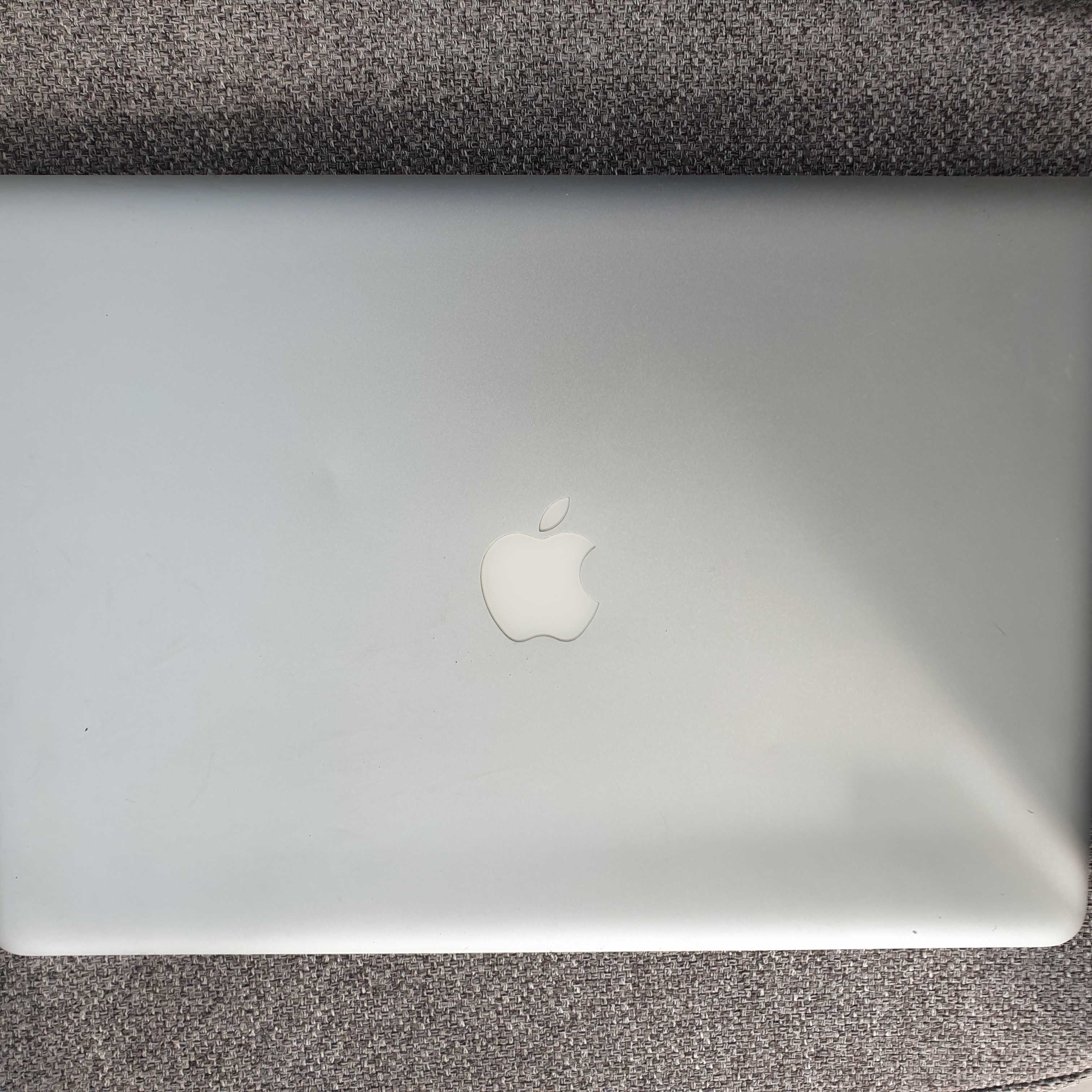 motherboard macbook pro A1286 de 2011, não liga, rest peças sob cons