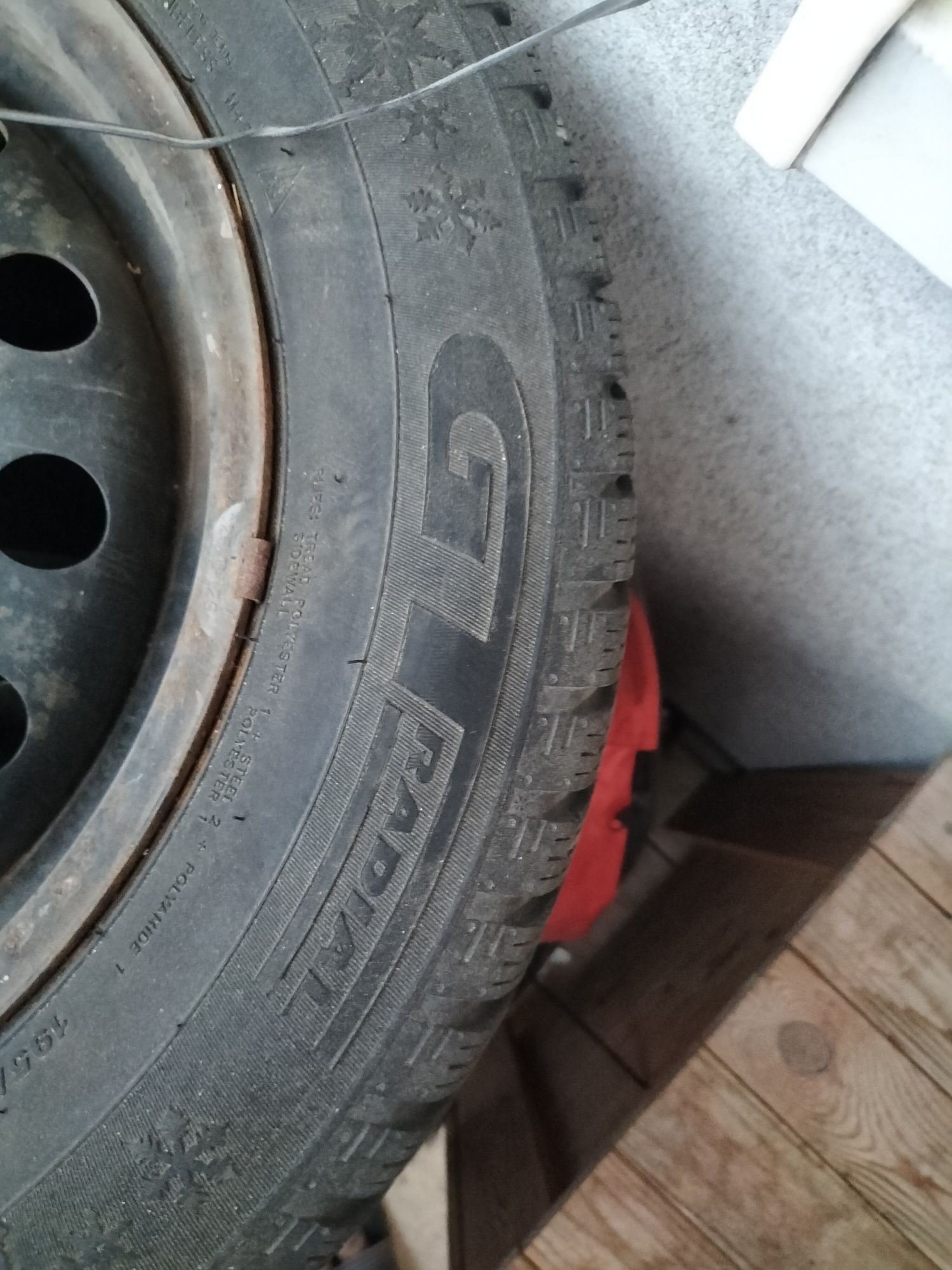 Koła felgi z oponami zimowymi Hyundai Kia