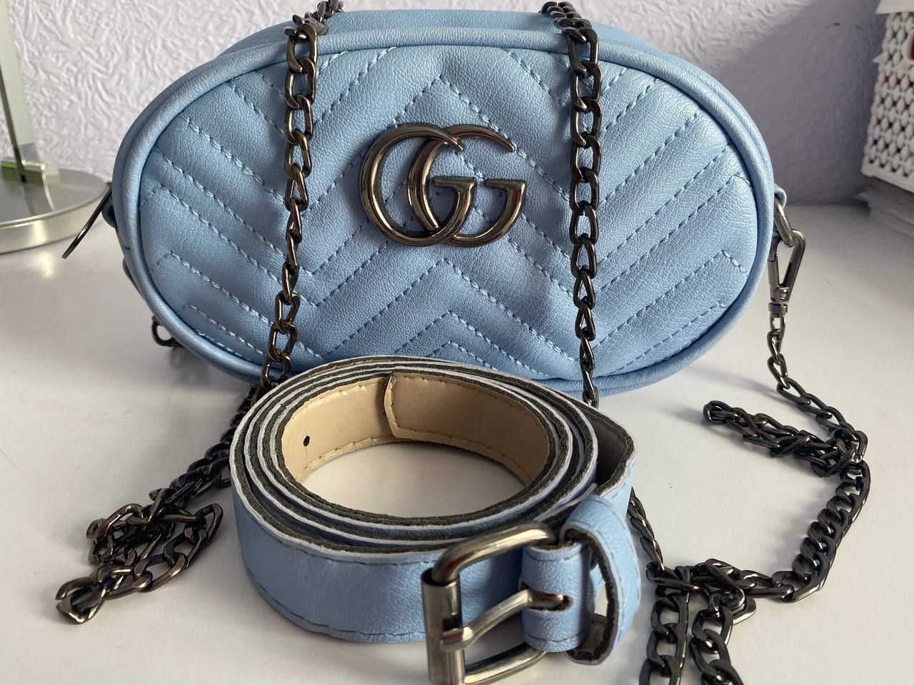 Сумочка Gucci, на цепочке и на ремне .