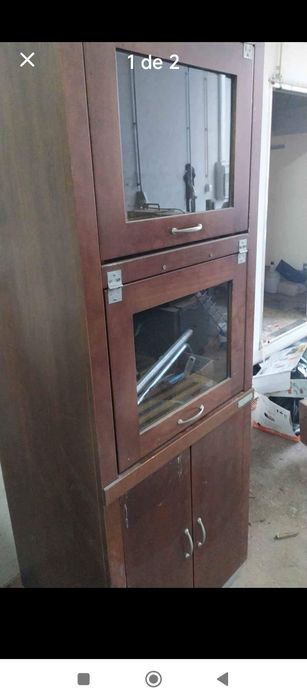 Armario de madeira