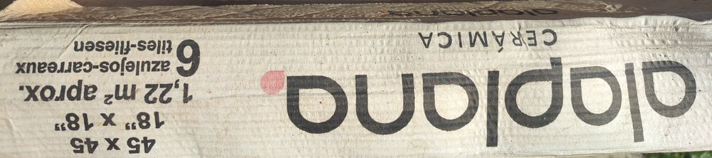 Płytki podłogowe tanio sprzedam.