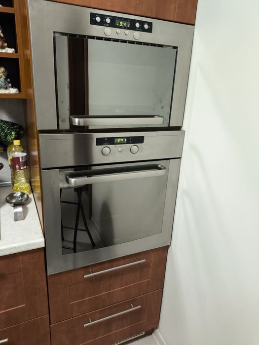 Piekarnik i mikrofalówka Whirpool