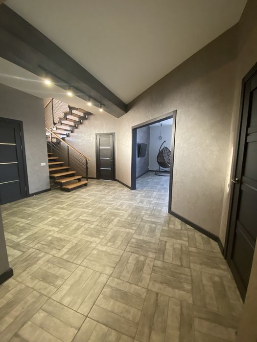 Продаж будинку з новим ремонтом